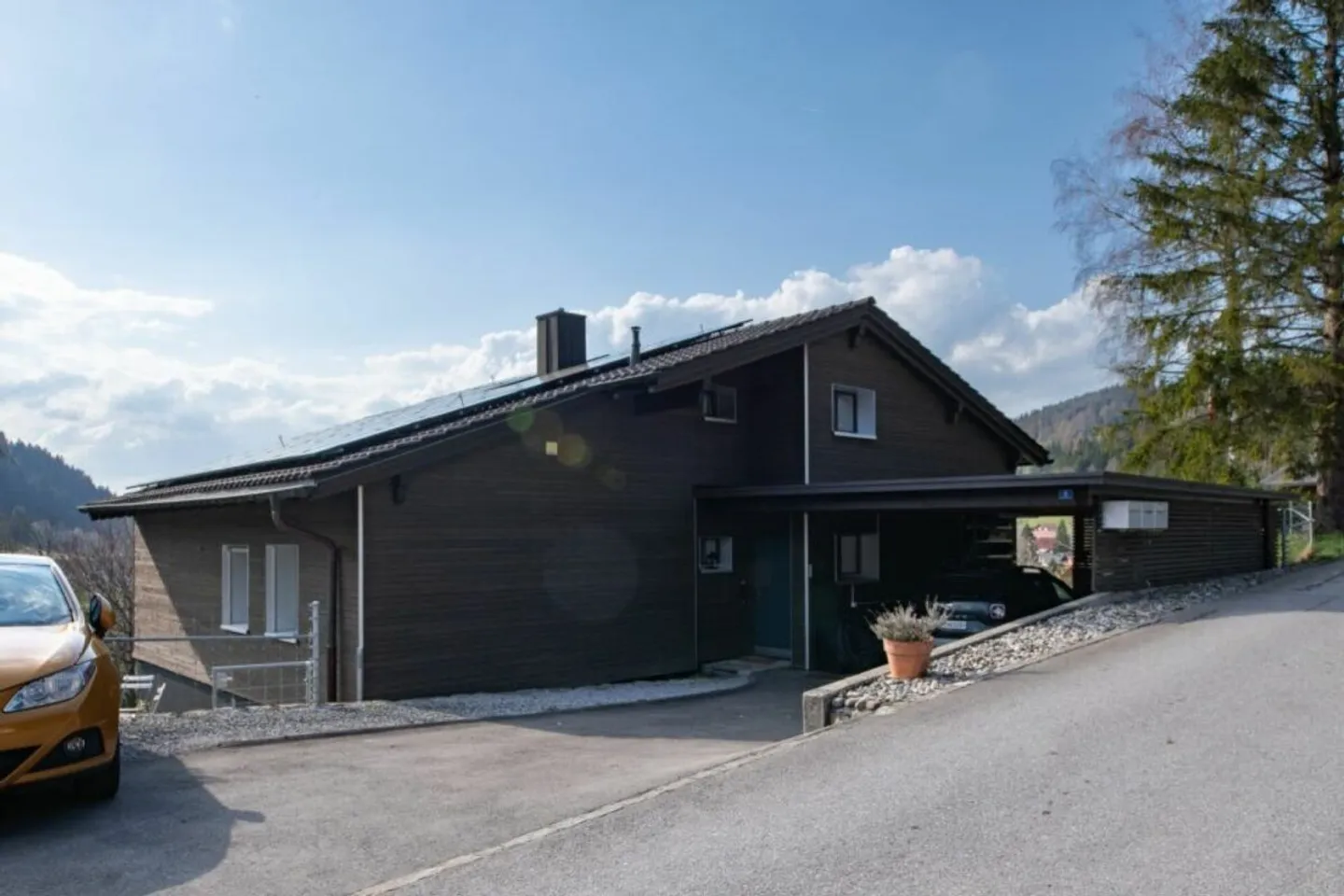 Multi-family house with top returns and the possibility to vacation yourself - Photo 1 of 1