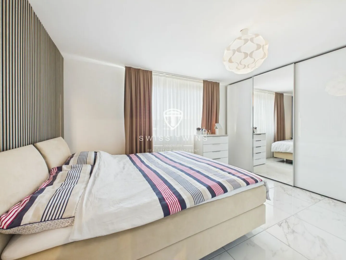 Exclusive 3.5-room condominium with panoramic balcony in Root (LU) - Photo 11 of 13