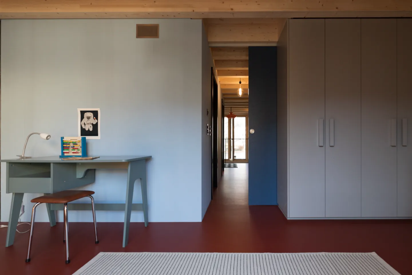 Stylish and spacious living in a modern terraced house - Photo 8 of 13