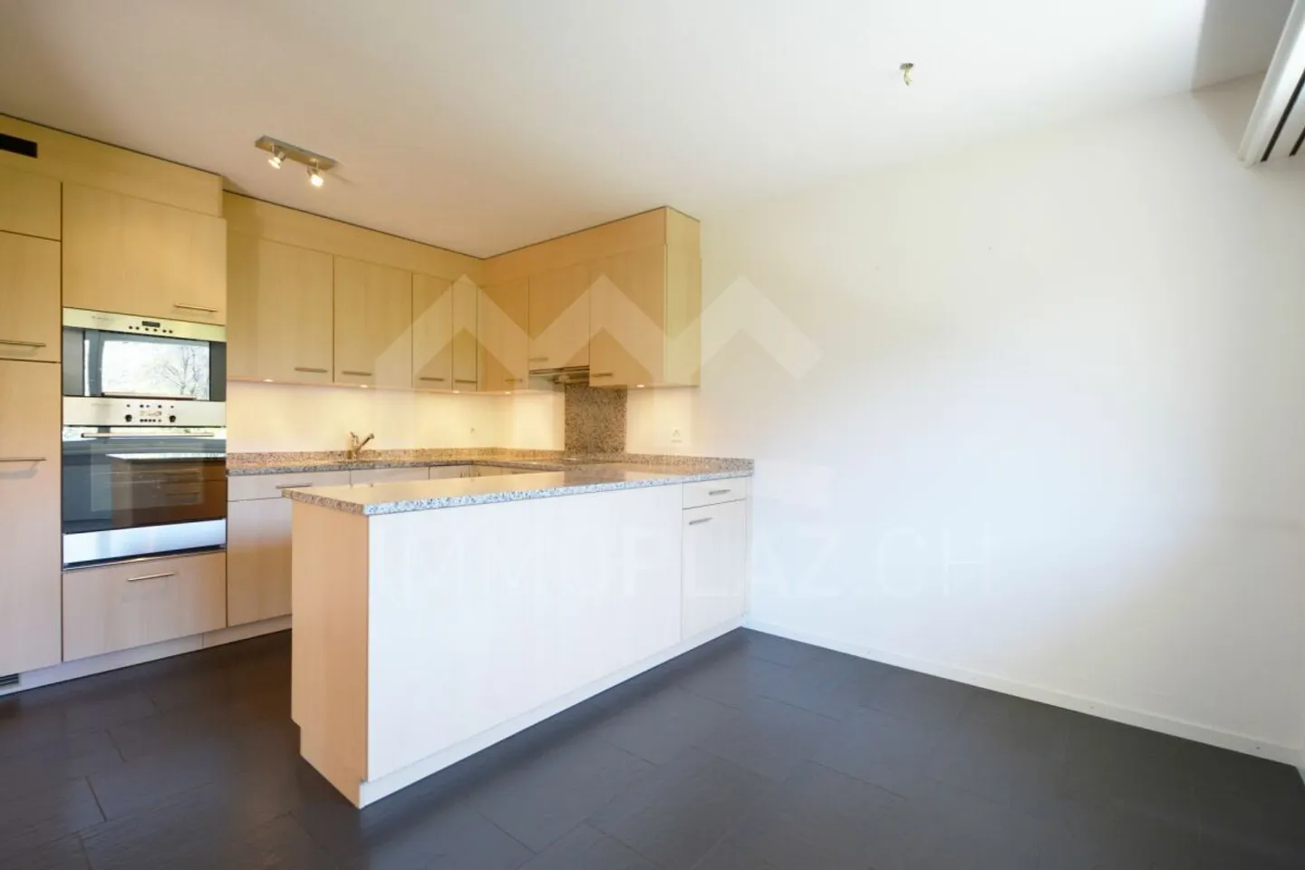 Spacious 4½ room apartment in a quiet location - Photo 5 of 9