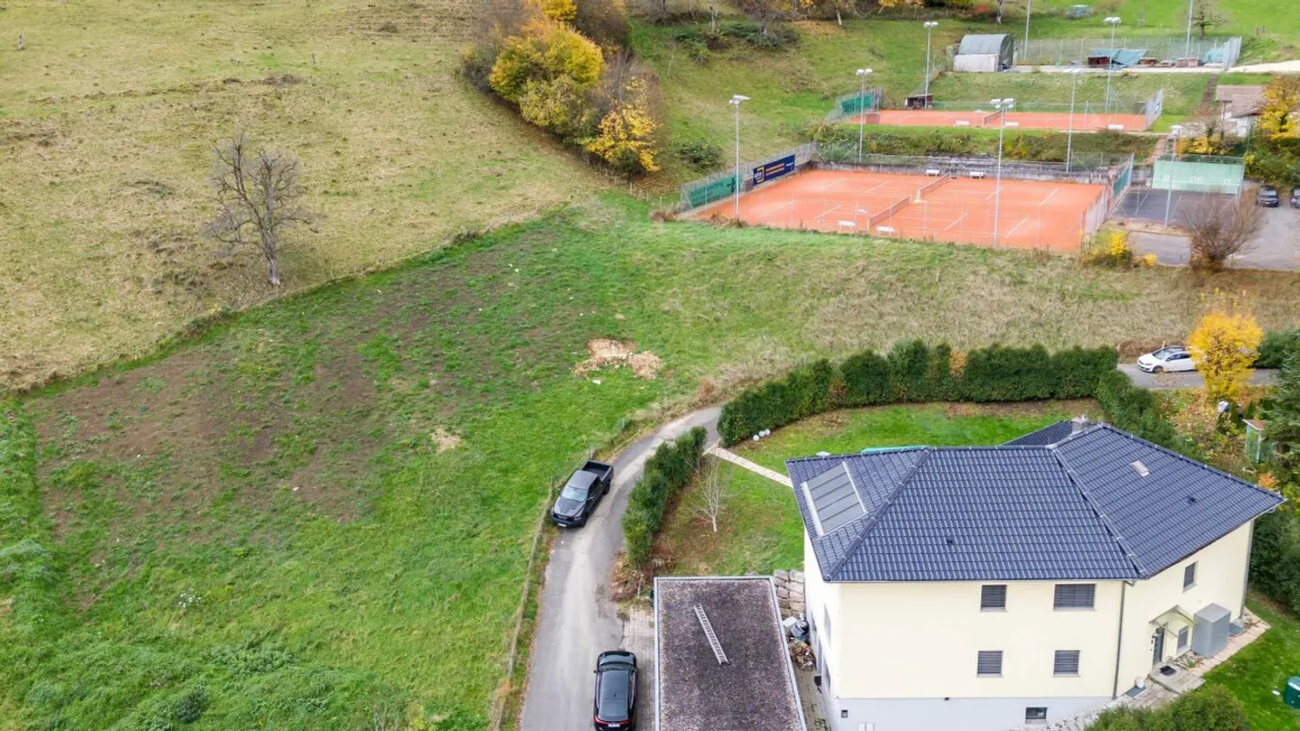 Sonniges Bauland mit bewilligten MFH Projekten - Waldenburg BL - Foto 6 von 7