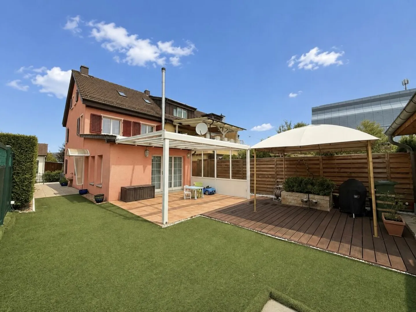 Ihr neues Familienzuhause mit Garten in Schlieren - Photo 1 of 13