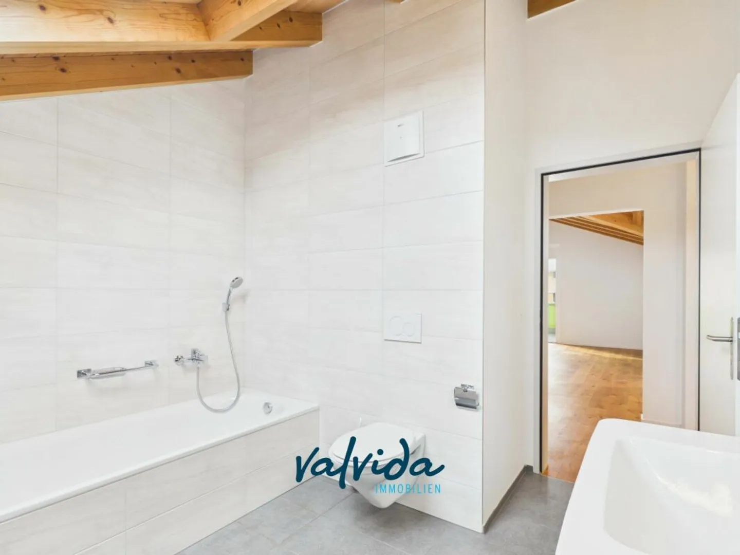 Living above the rooftops - comfort and privacy combined - Photo 8 of 9