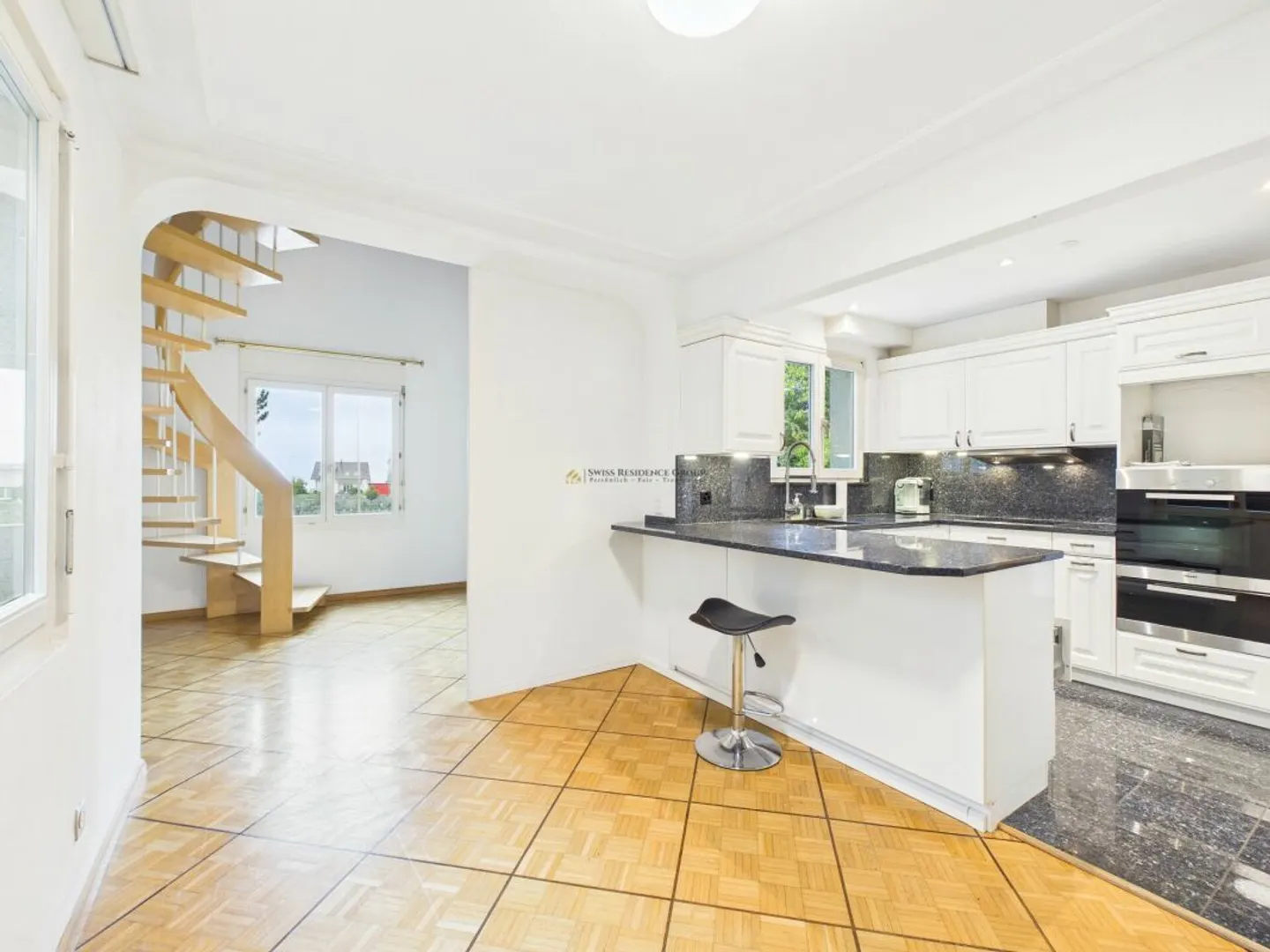 Exklusives 6.5-Zimmer-Einfamilienhaus mit grosszügigem Garten - Foto 5 di 13