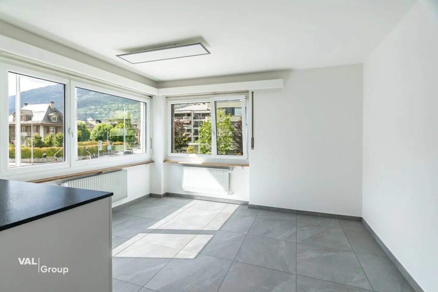 Appartamento di 4.5 locali, spazioso e appena ristrutturato, in posizione centrale a Visp - Foto 3 di 10