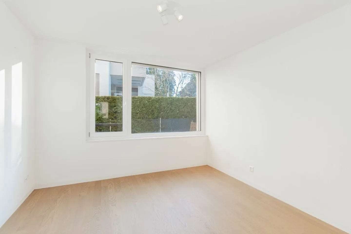 Garden apartment in a preferred residential area - Photo 9 of 13