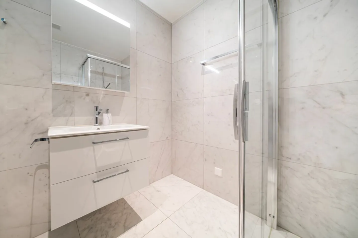 Appartement exclusif de 3,5 pièces à Zurich-Wollishofen près du lac de Zurich - Photo 10 sur 11