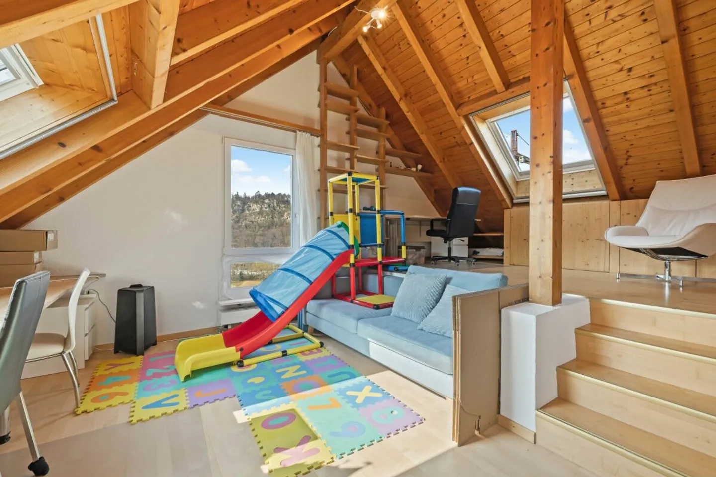 Ampia casa familiare con piscina - Foto 10 di 13