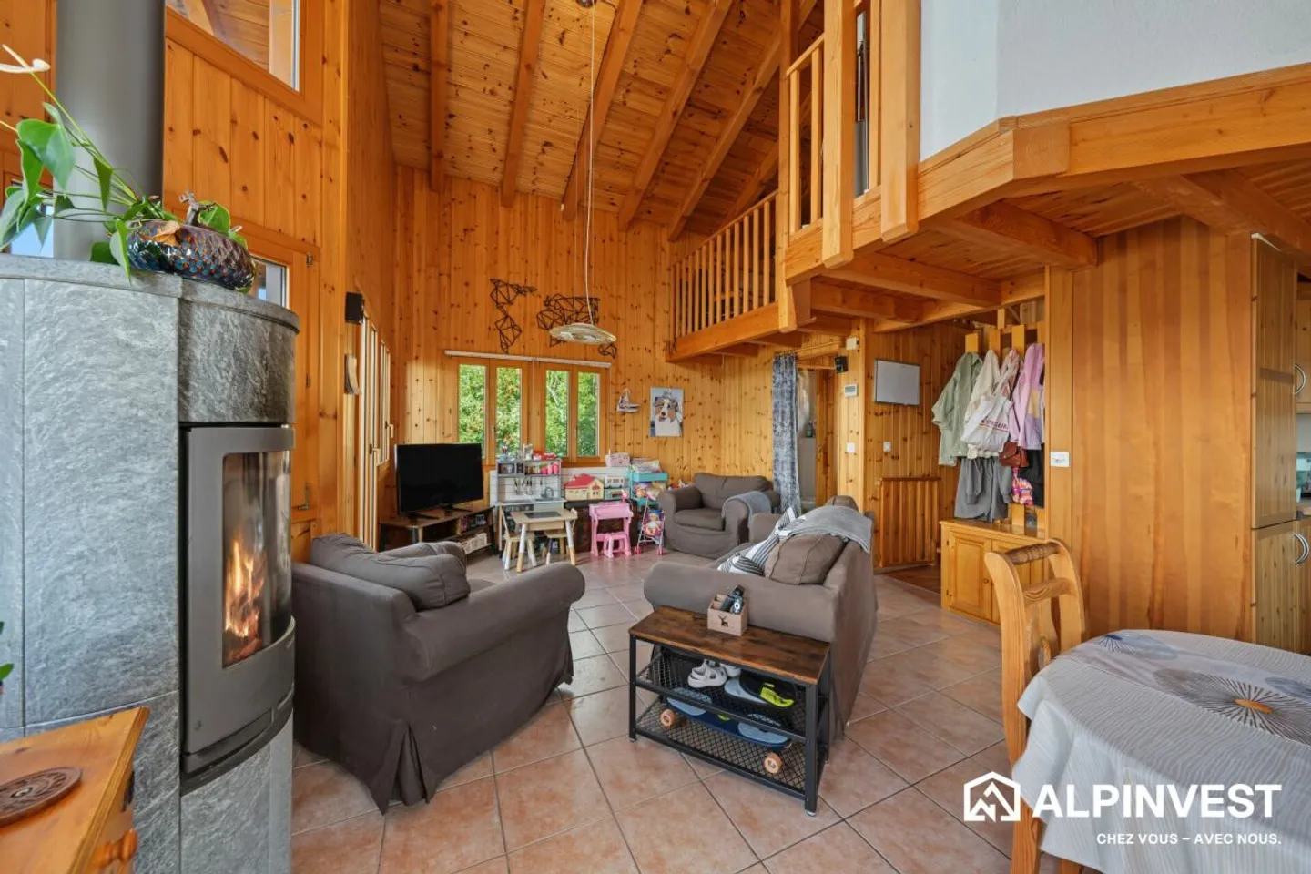 Chalet La Cîme à louer à l'année! - Photo 3 of 13