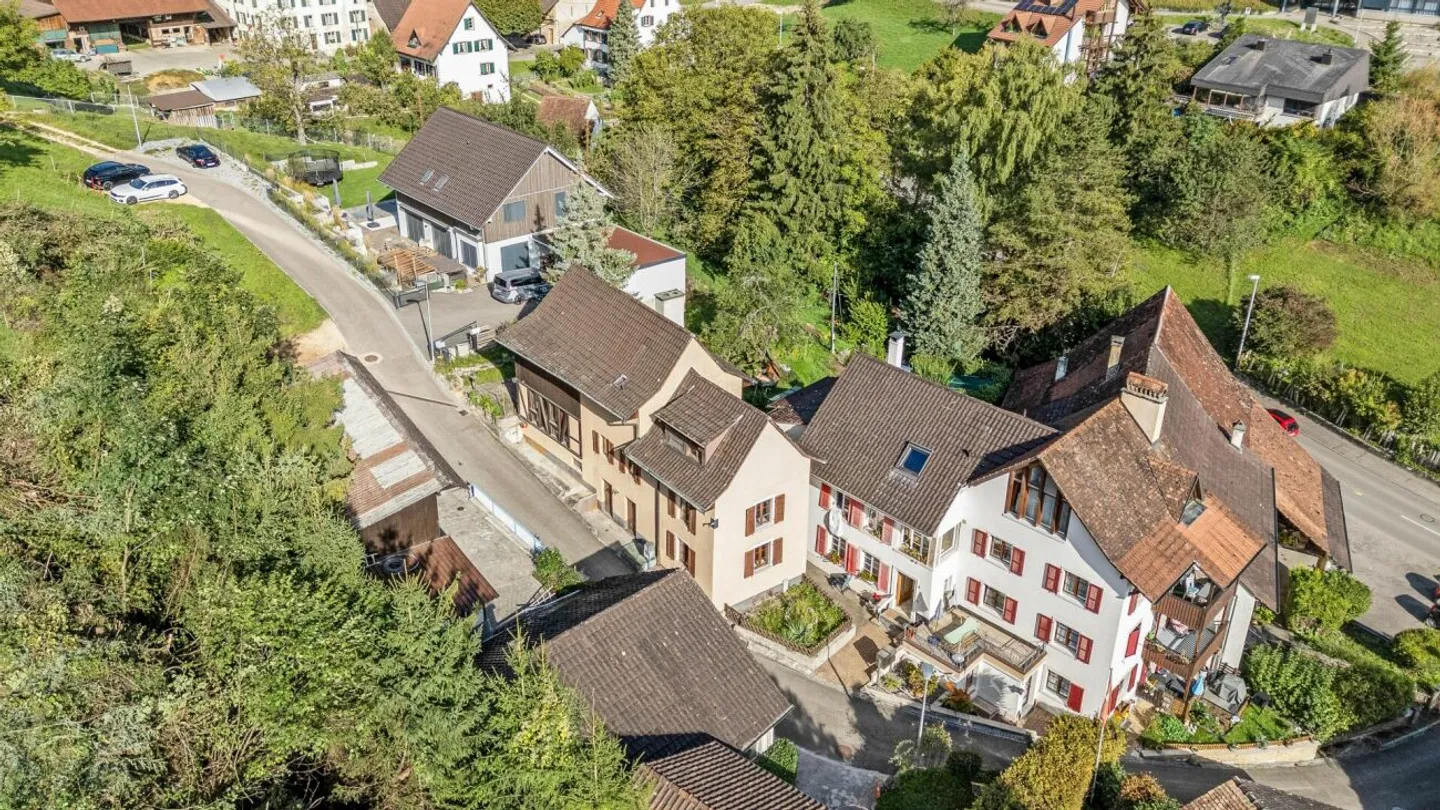 Affascinante casa unifamiliare con appartamento a Büren - Foto 5 di 13