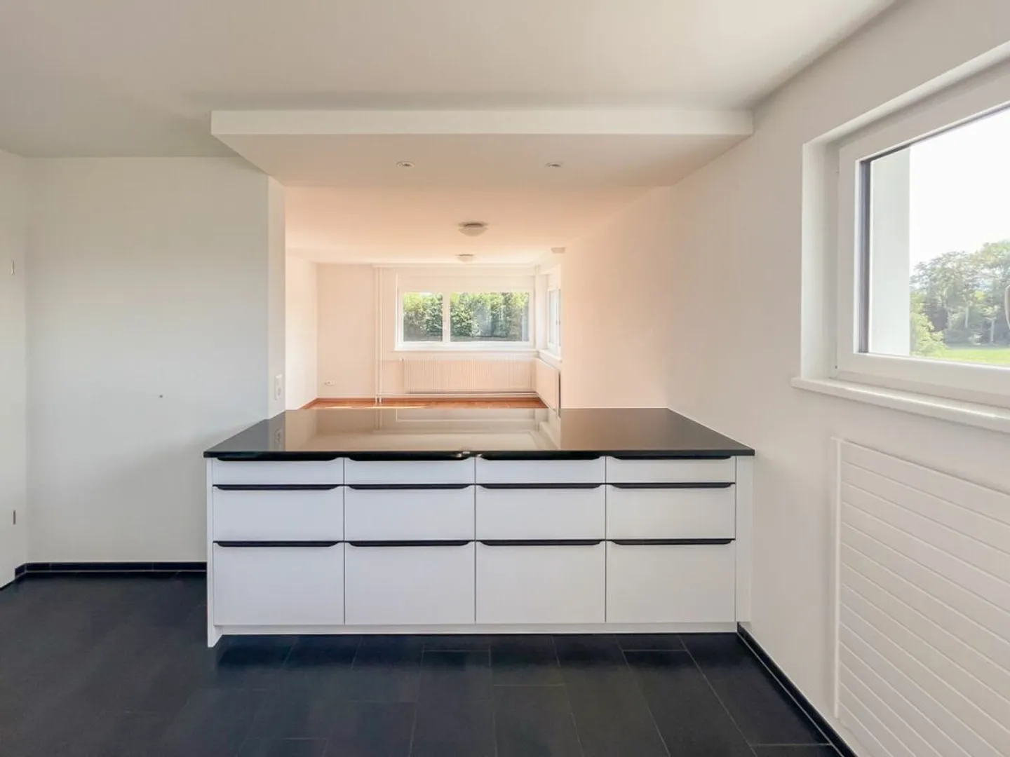 Bright apartment in the green with a large balcony - Photo 6 of 13
