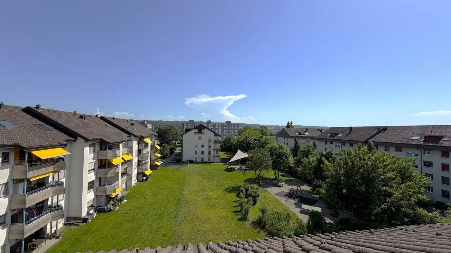 Large Renovated 5.0 Maisonette Apartment with Balcony in a Quiet Location Solothurn - Photo 4 of 13