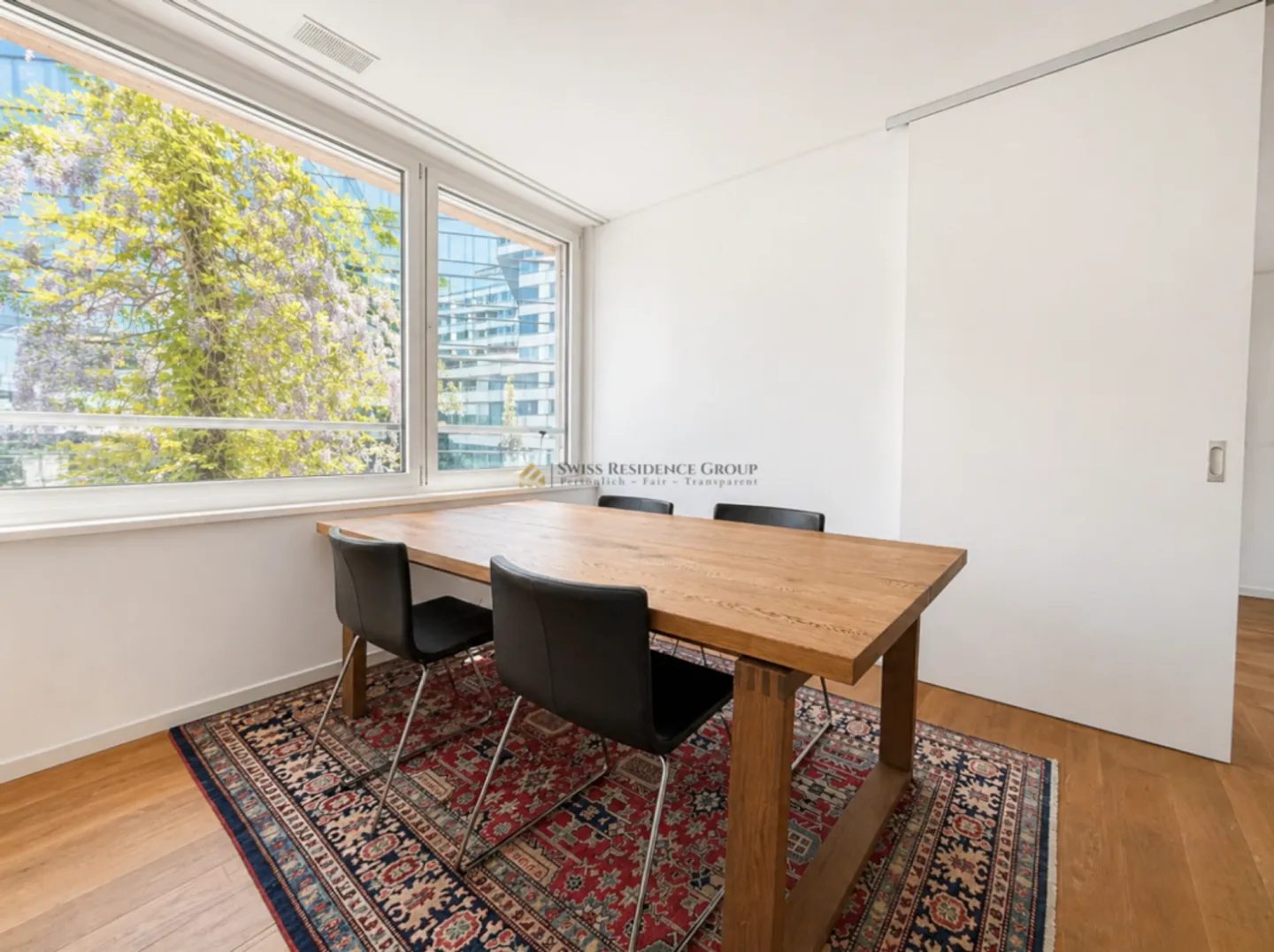 Appartamento elegante con loggia generosa in una posizione privilegiata nel quartiere 5 - Foto 4 di 9