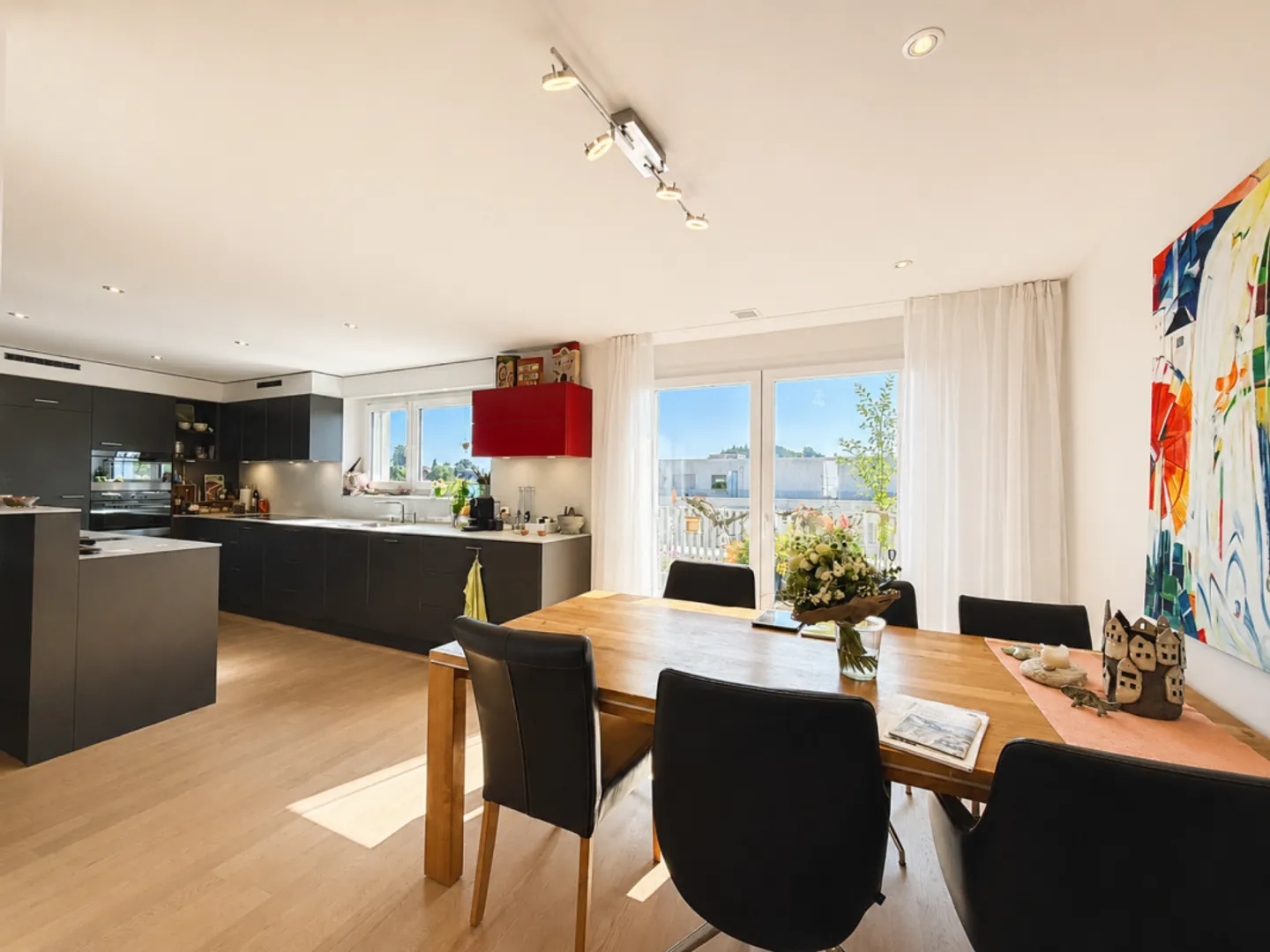 Appartement penthouse de 5,5 pièces avec terrasse de 150 m², vue panoramique et accès direct à la terrasse depuis chaque chambre - Photo 12 sur 13