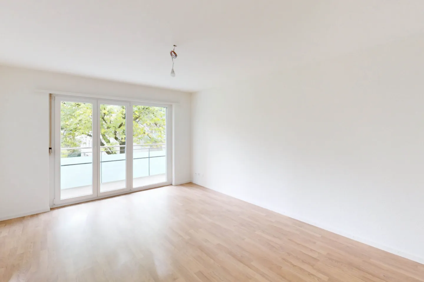 Helle Wohnung mit Waschtrockner - Foto 2 von 11