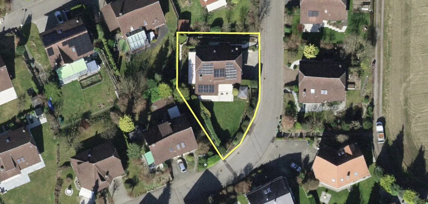 Sehr gepflegtes 7.5-Zi.-Einfamilienhaus mit wunderschönem Garten - Foto 12 di 13