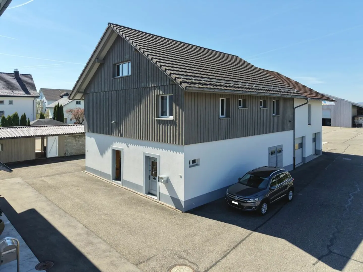 Proprietà versatile con giardino - Foto 4 di 12