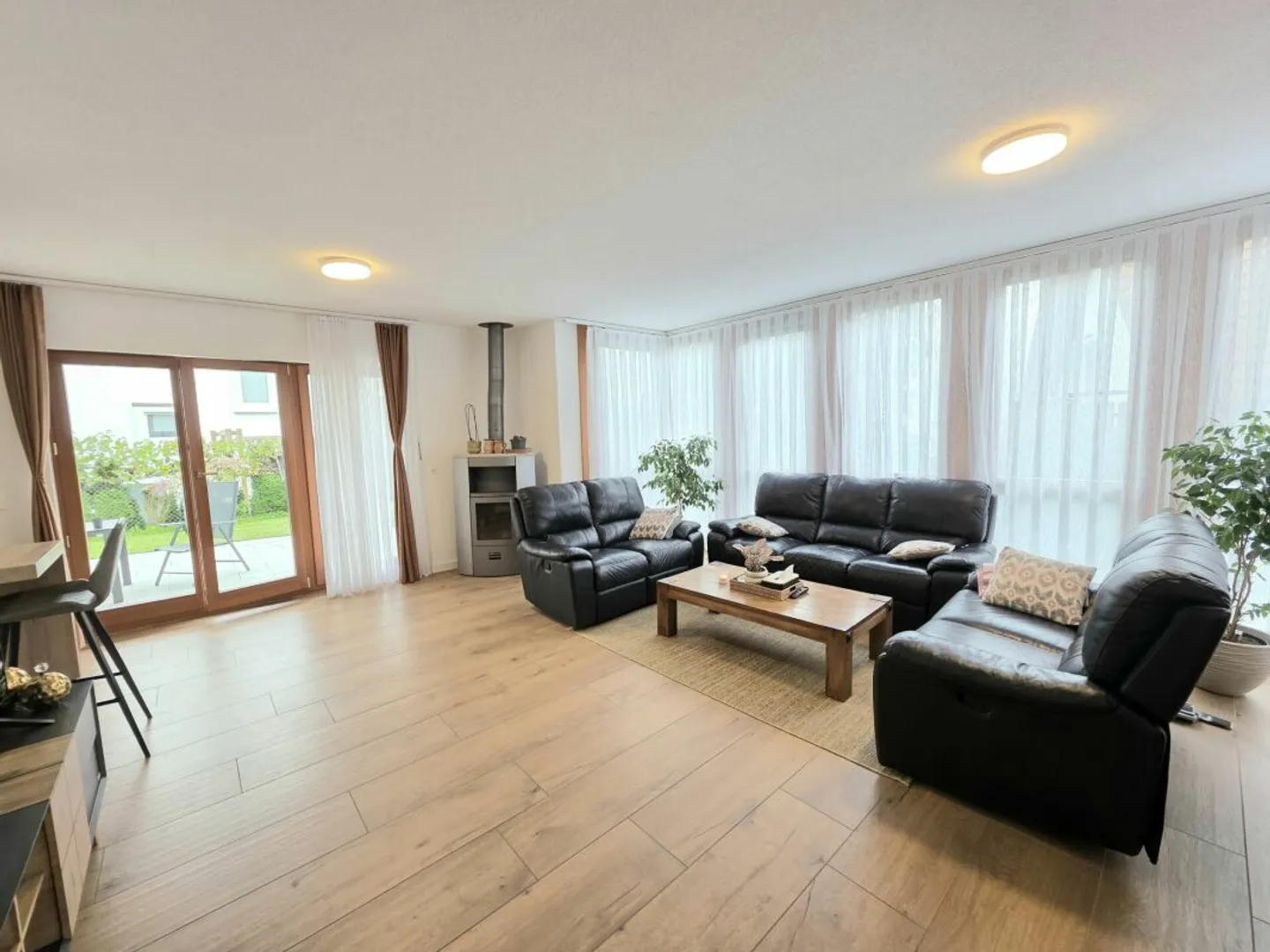 Riservato, spazio per tutta la famiglia! Incantevole casa con giardino a Dällikon - Foto 5 di 13