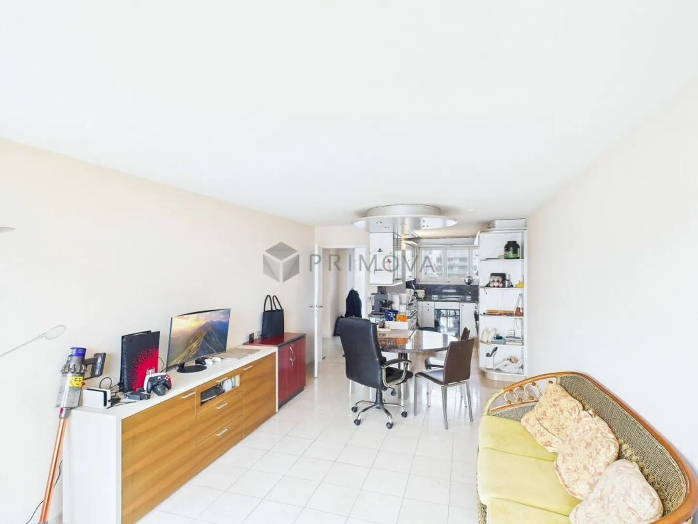 Moderne 3.5 Zimmer-Wohnung mit Balkon - Foto 3 von 9