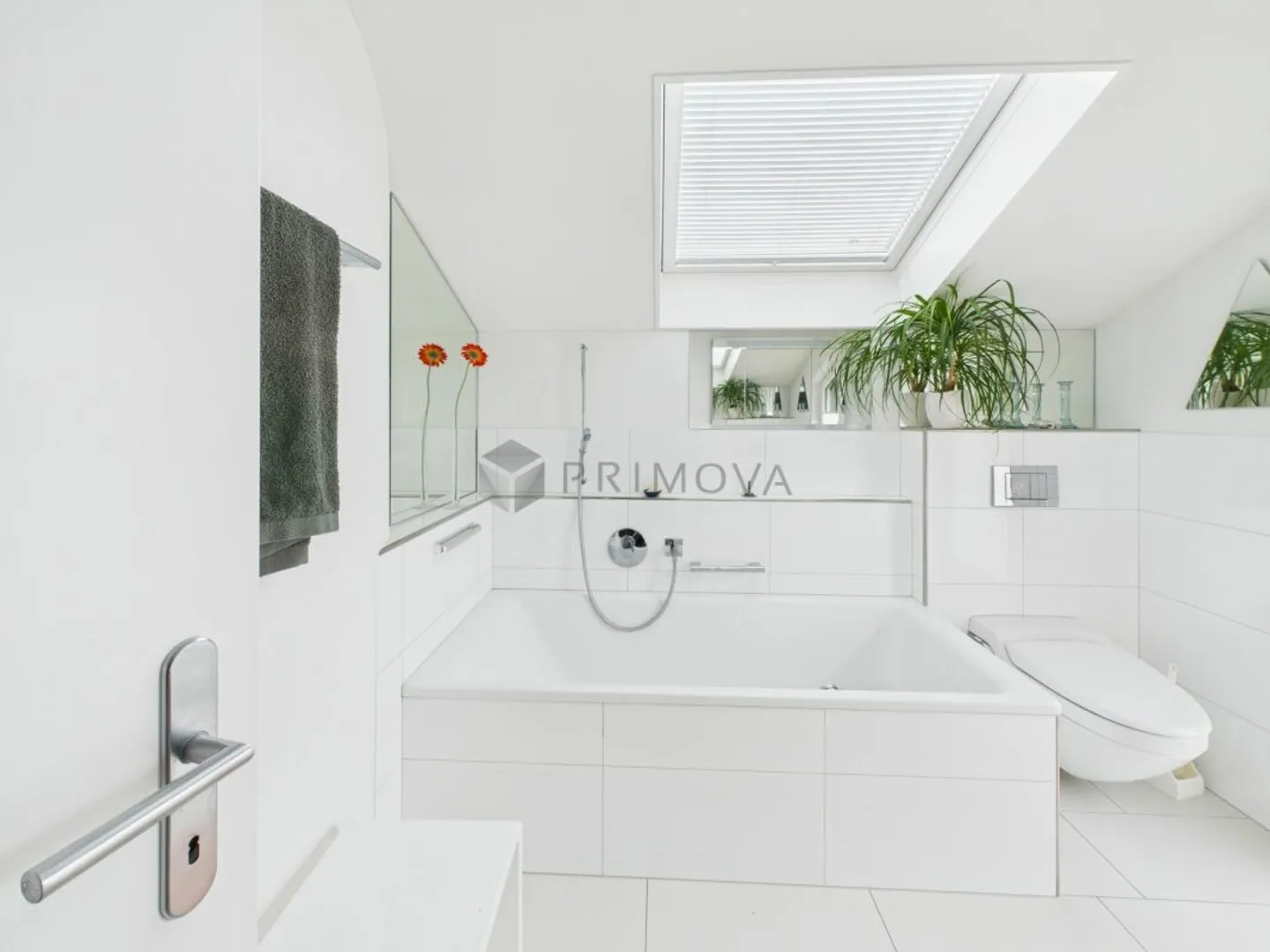 Vie élégante avec vue sur le lac et jardin privé - Photo 6 sur 8