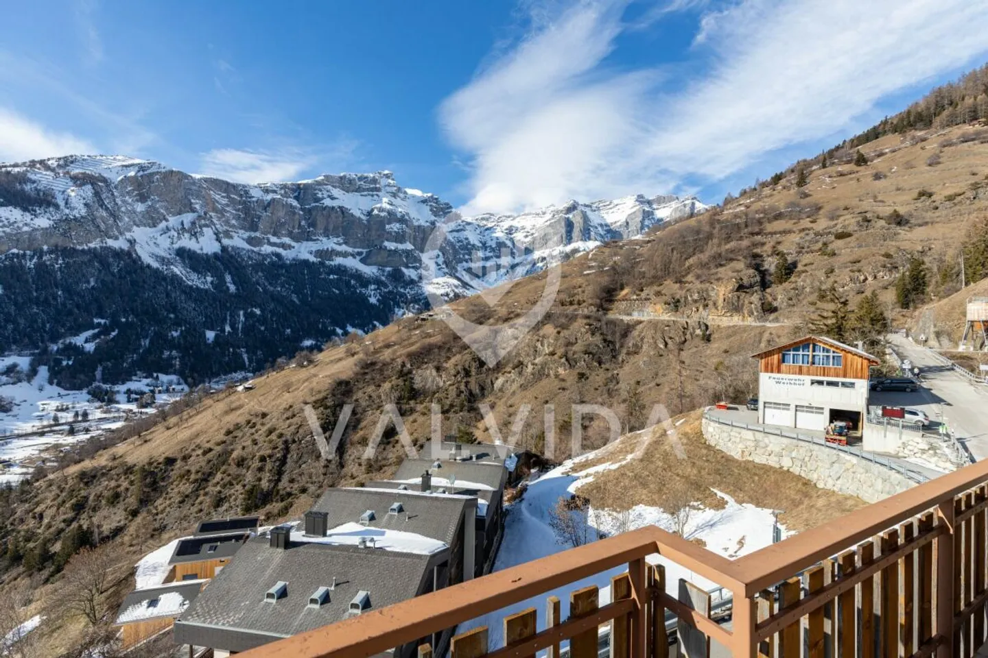 Incantevole appartamento duplex 3.5 locali con vista libera ad Albinen - Foto 2 di 13