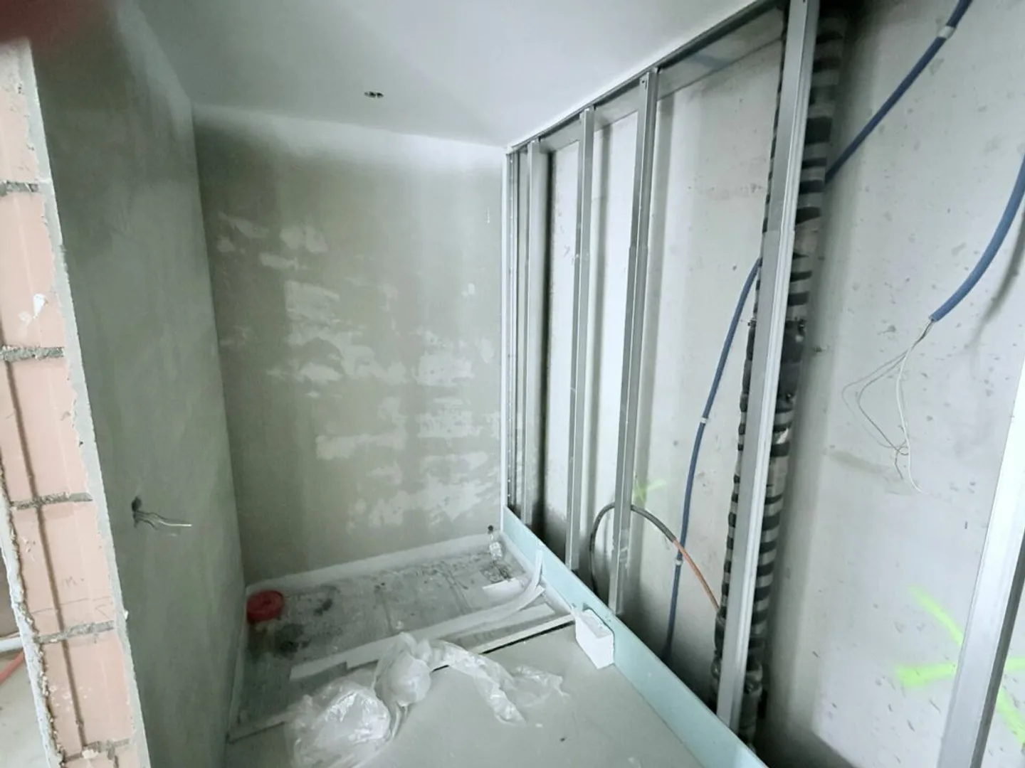 Appartement au rez-de-chaussée unique avec vue alpine à Brig et grande terrasse ensoleillée - Photo 7 sur 13