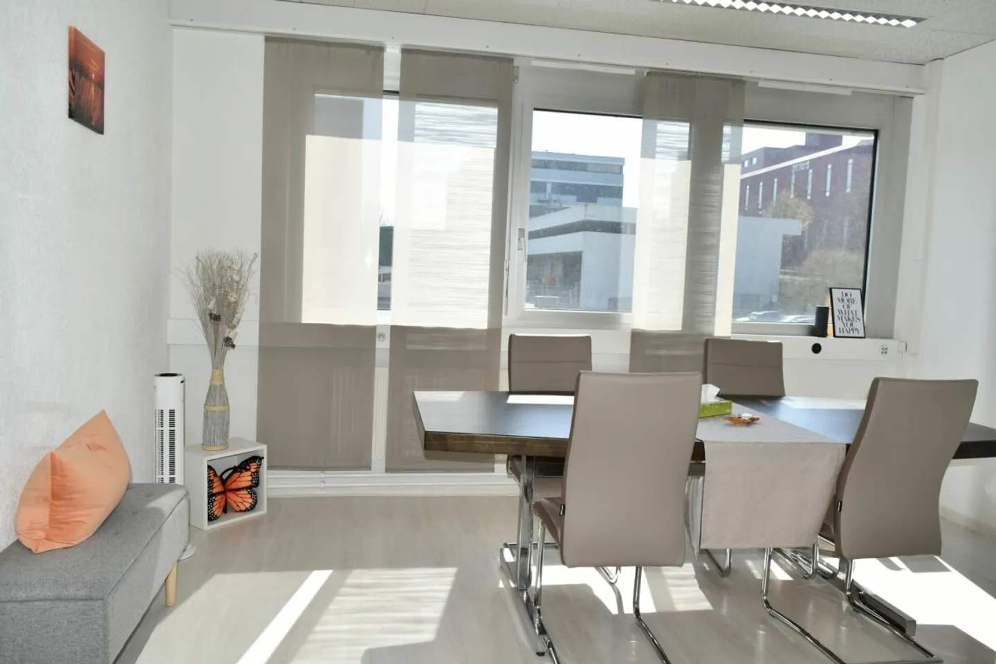 Bureau dans un emplacement privilégié près de l'autoroute ! - Photo 1 sur 6