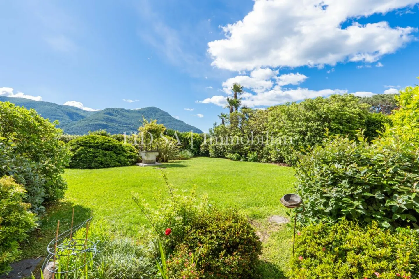 BRISSAGO - Ground floor apartment with private access to the lake - Photo 2 of 9