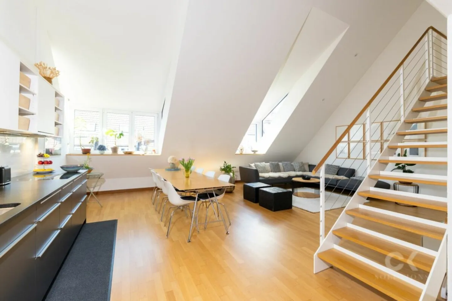 Exclusive 4.5-room gallery apartment with high-quality expansion - Photo 3 of 13
