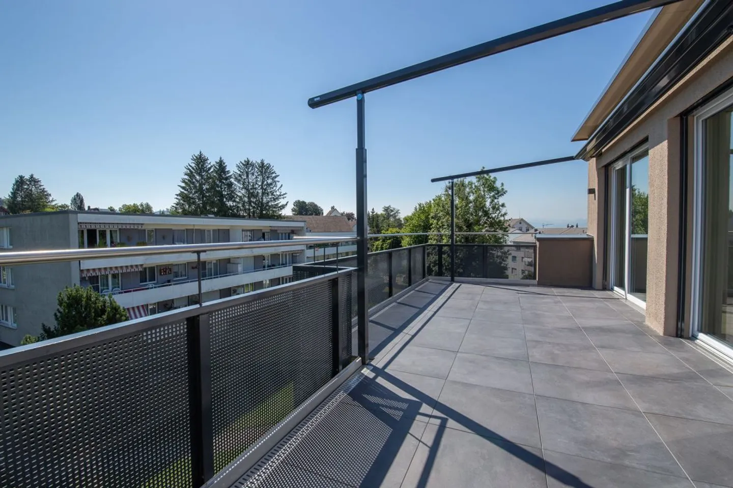 Appartement penthouse moderne de 2,5 pièces dans une oasis verte - Bienvenue dans votre nouveau chez-vous ! - Photo 7 sur 9