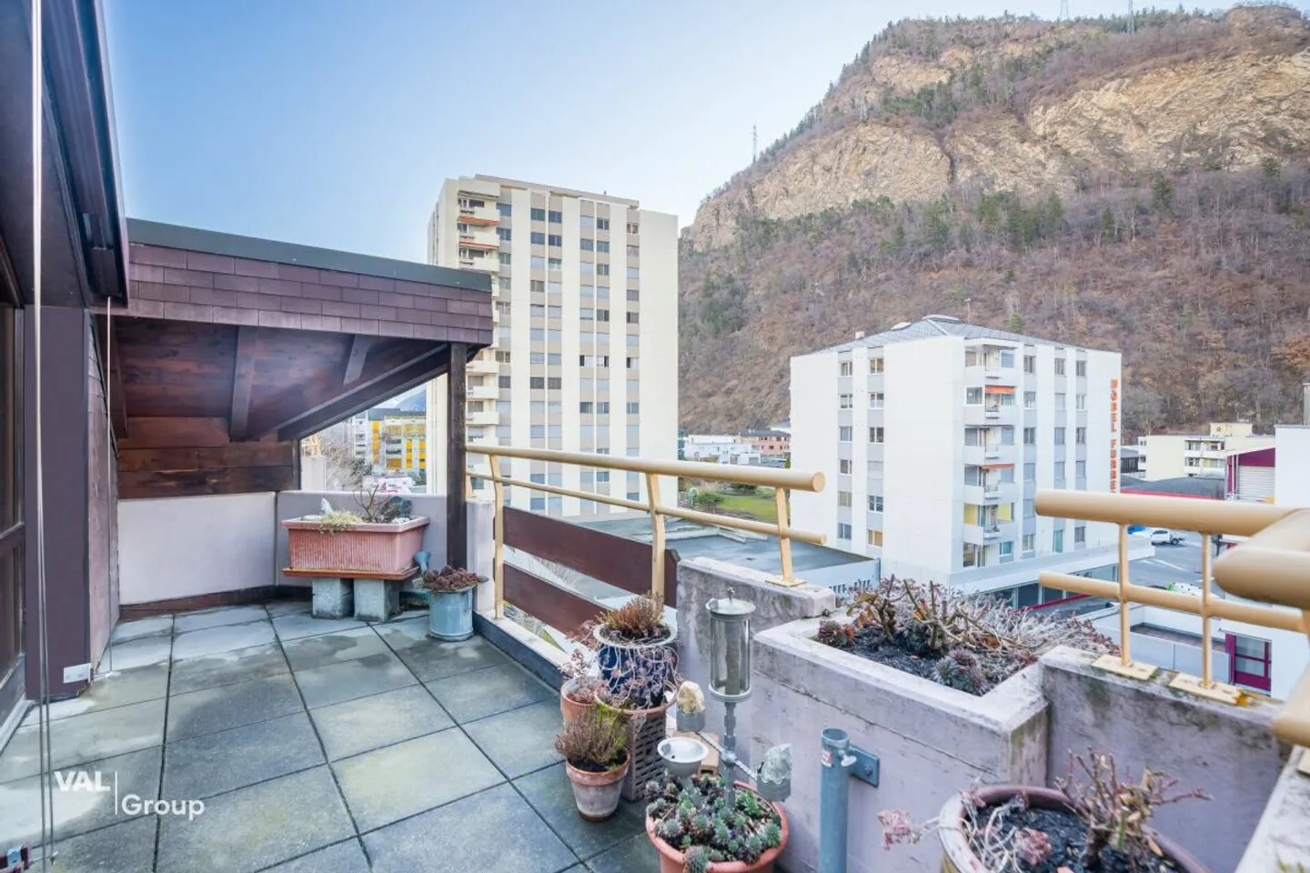 Helle Dachwohnung mit Balkonen - Foto 11 von 13