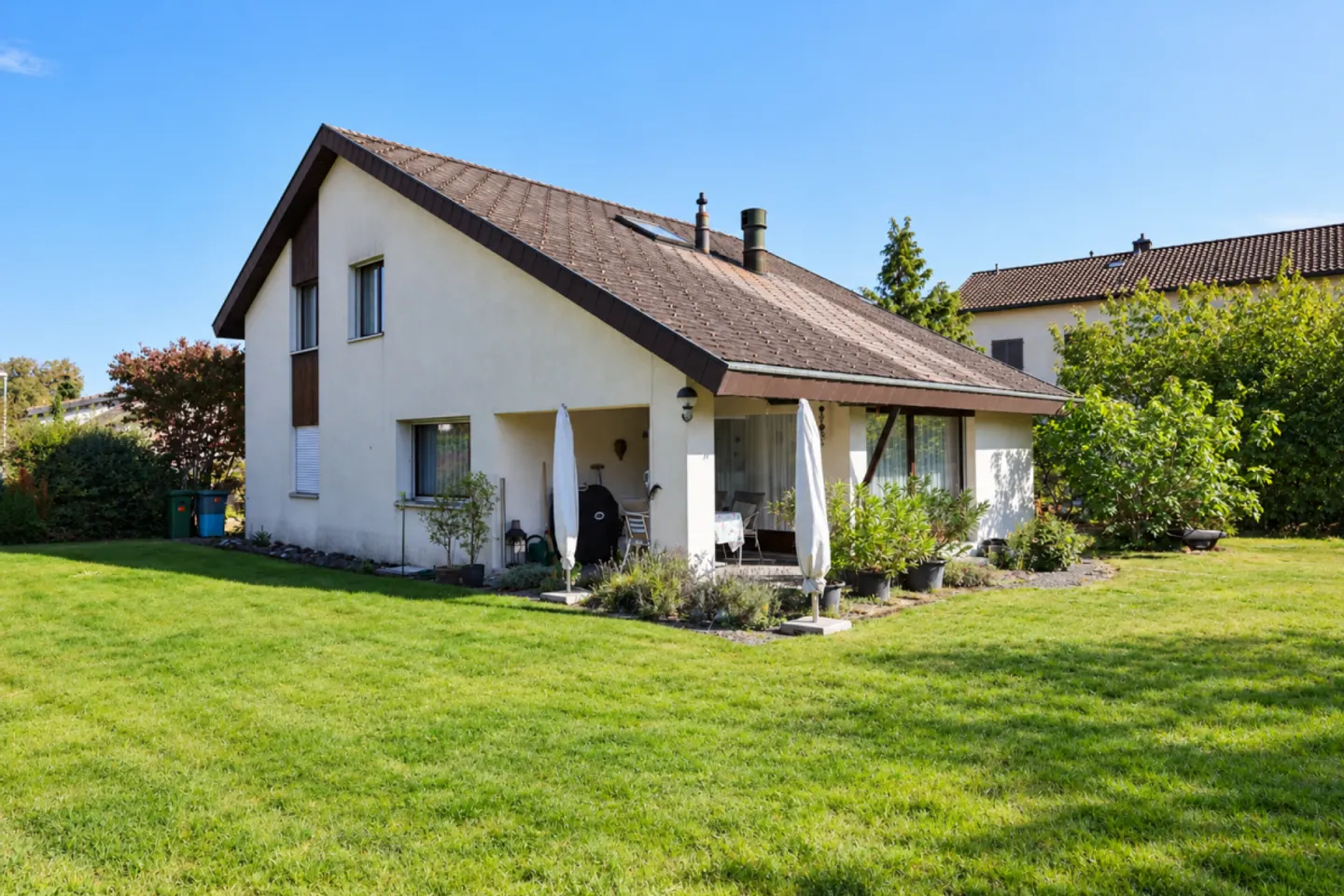 Grosszügiges freistehendes Haus - Foto 1 von 13