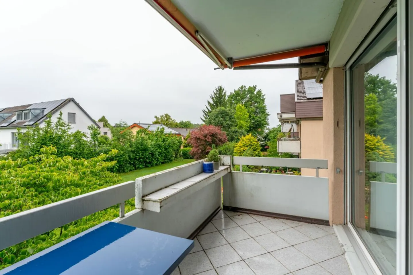 Ideal für Erstkäufer, junge Paare oder Familien, die eine solide Eigentumswohnung suchen und nicht sofort renovieren möchten. - Photo 9 of 10