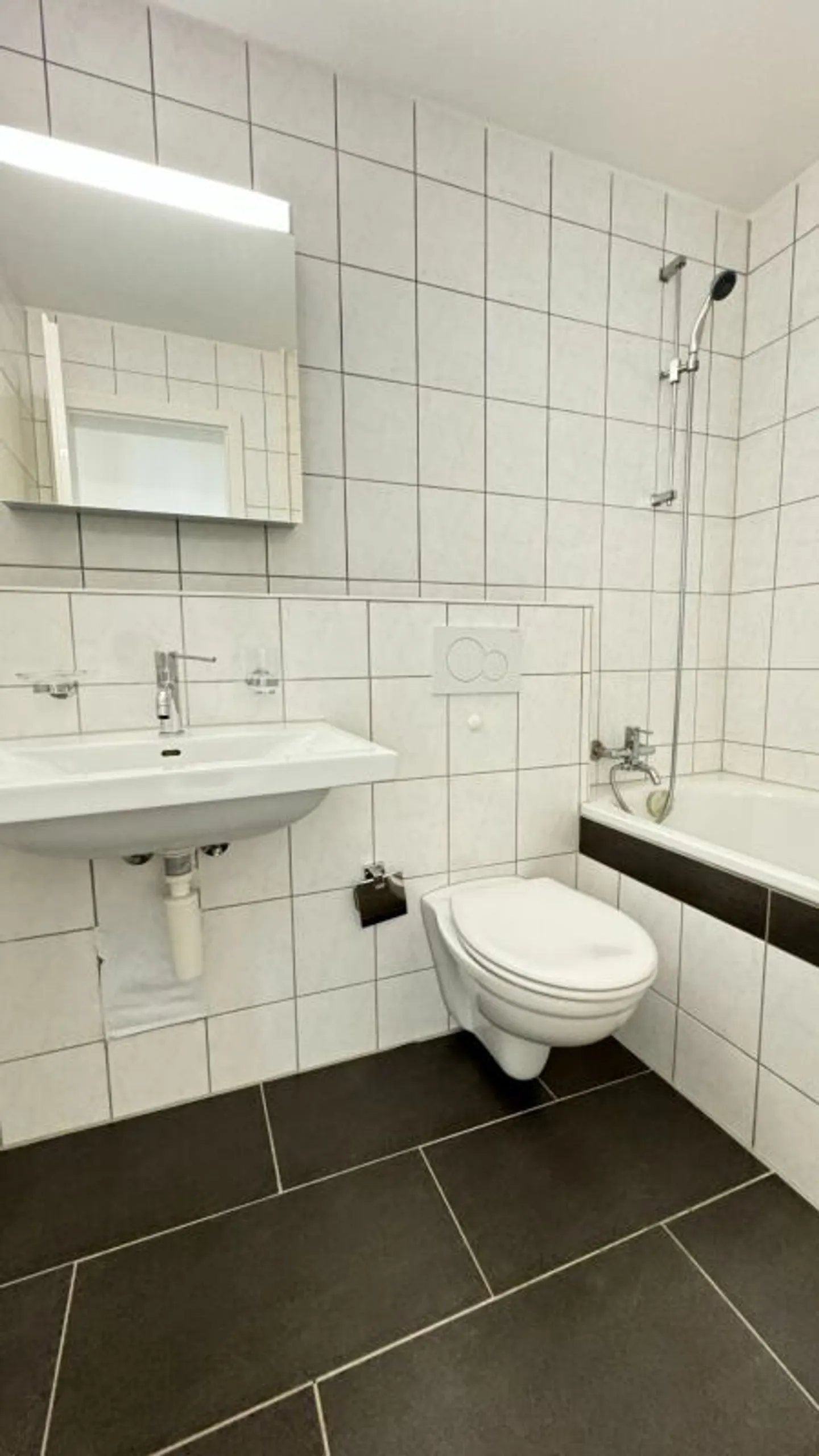 Beautiful renovated 4.5-room apartment with a view in Delémont - Photo 9 of 13