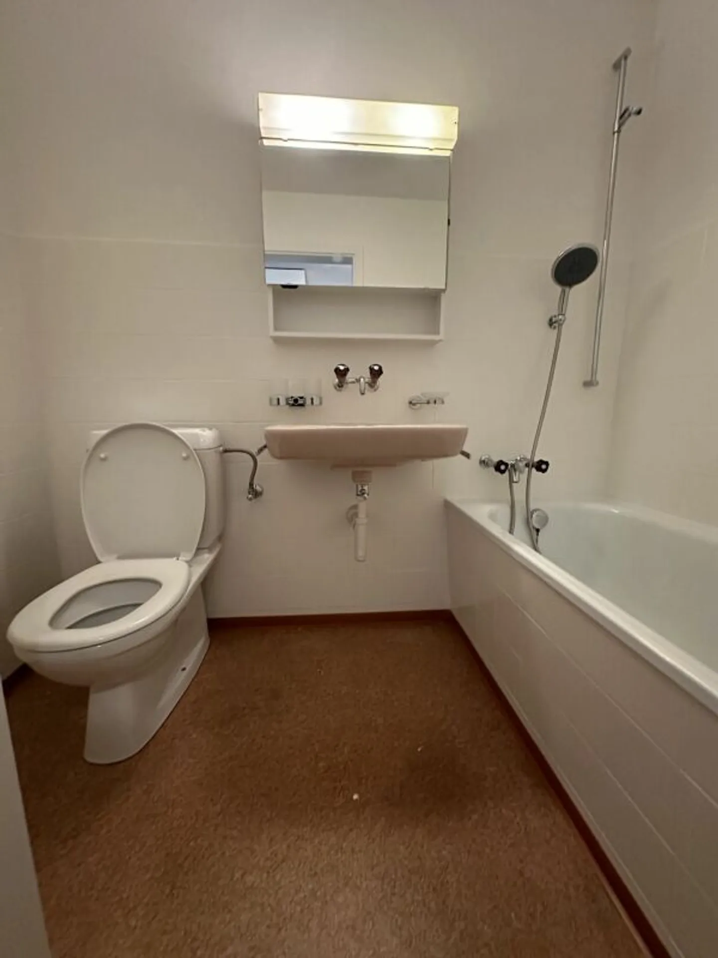 Investimento attraente: Quattro unità residenziali con reddito da locazione stabile a Staad - Foto 5 di 9