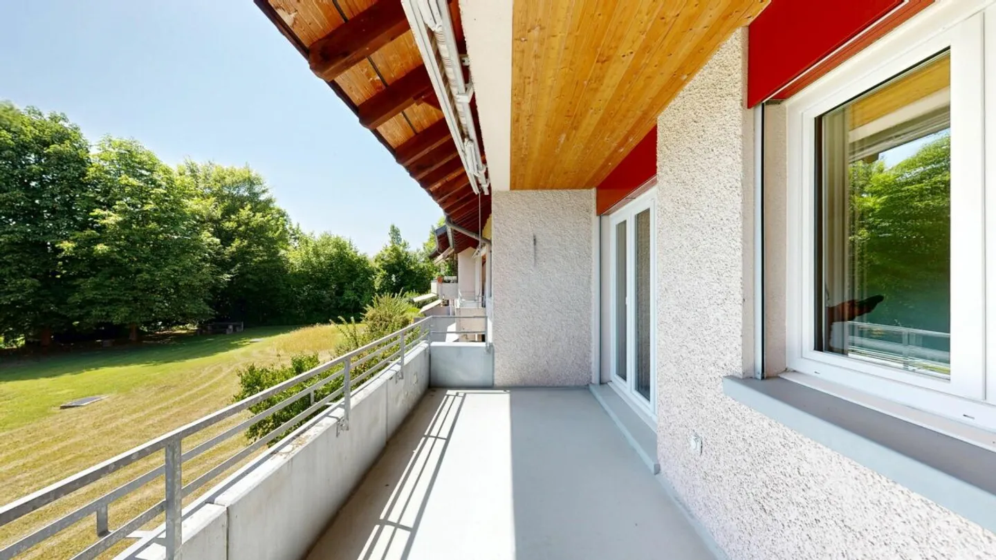Living in New Shine - Bright 3.5-Room Apartment with Sunny Balcony - First Occupancy after Complete Renovation - Photo 10 of 13
