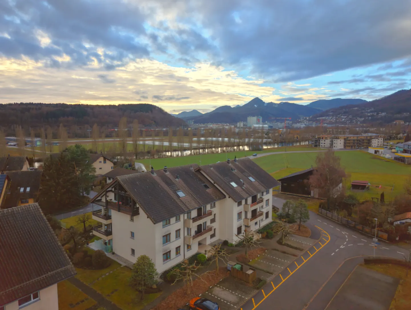 Light-flooded 4.5-room penthouse apartment with loft character - Photo 7 of 7