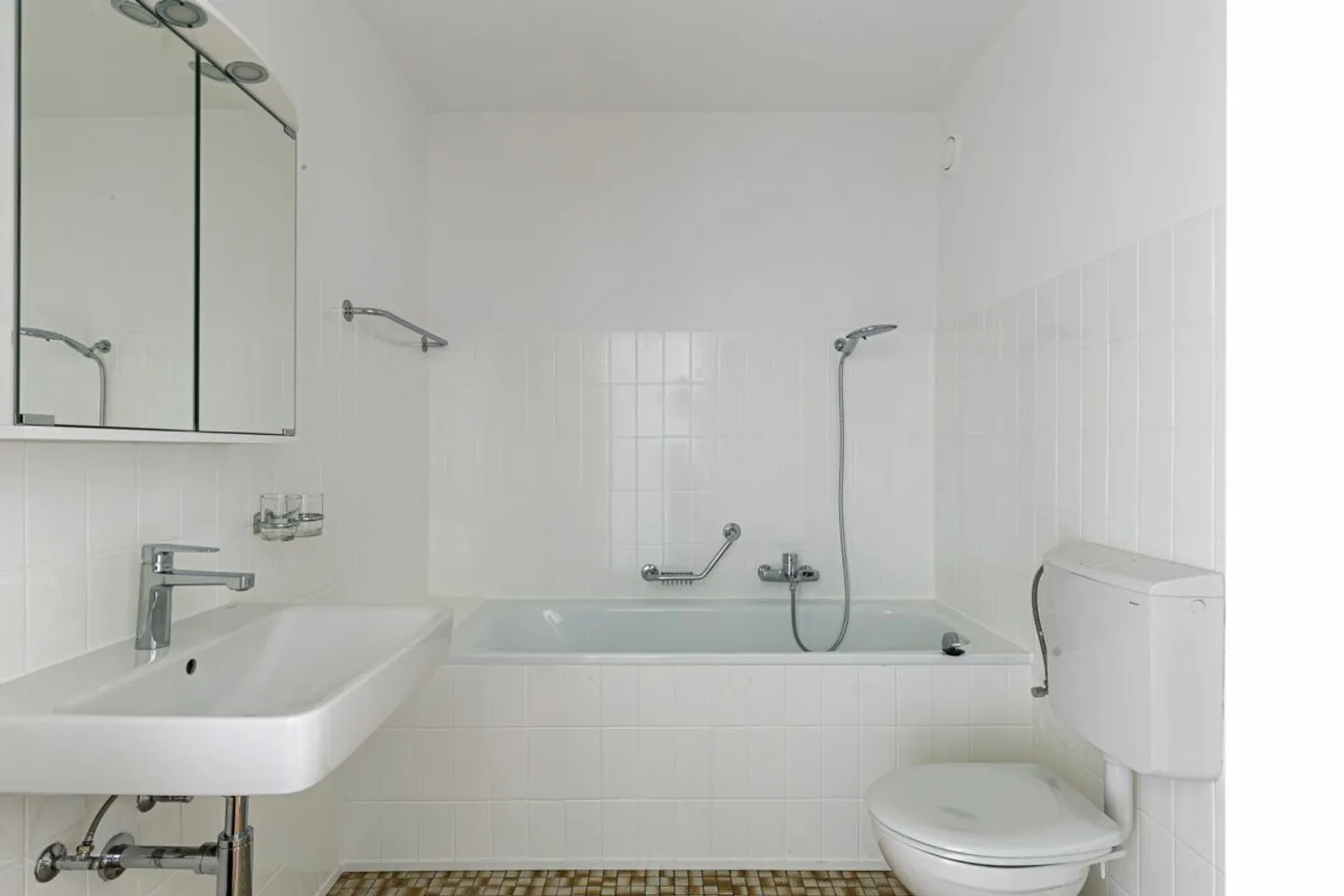 Renovierte 2,5-Zimmer-Penthouse-Wohnung sofort verfügbar! - Foto 9 von 13