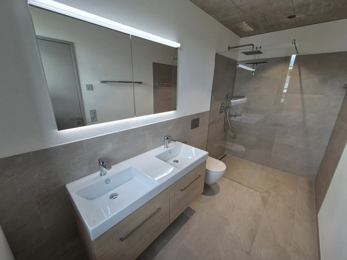 First occupancy - 4.5 rooms on the 2nd floor with large balcony - Photo 8 of 13