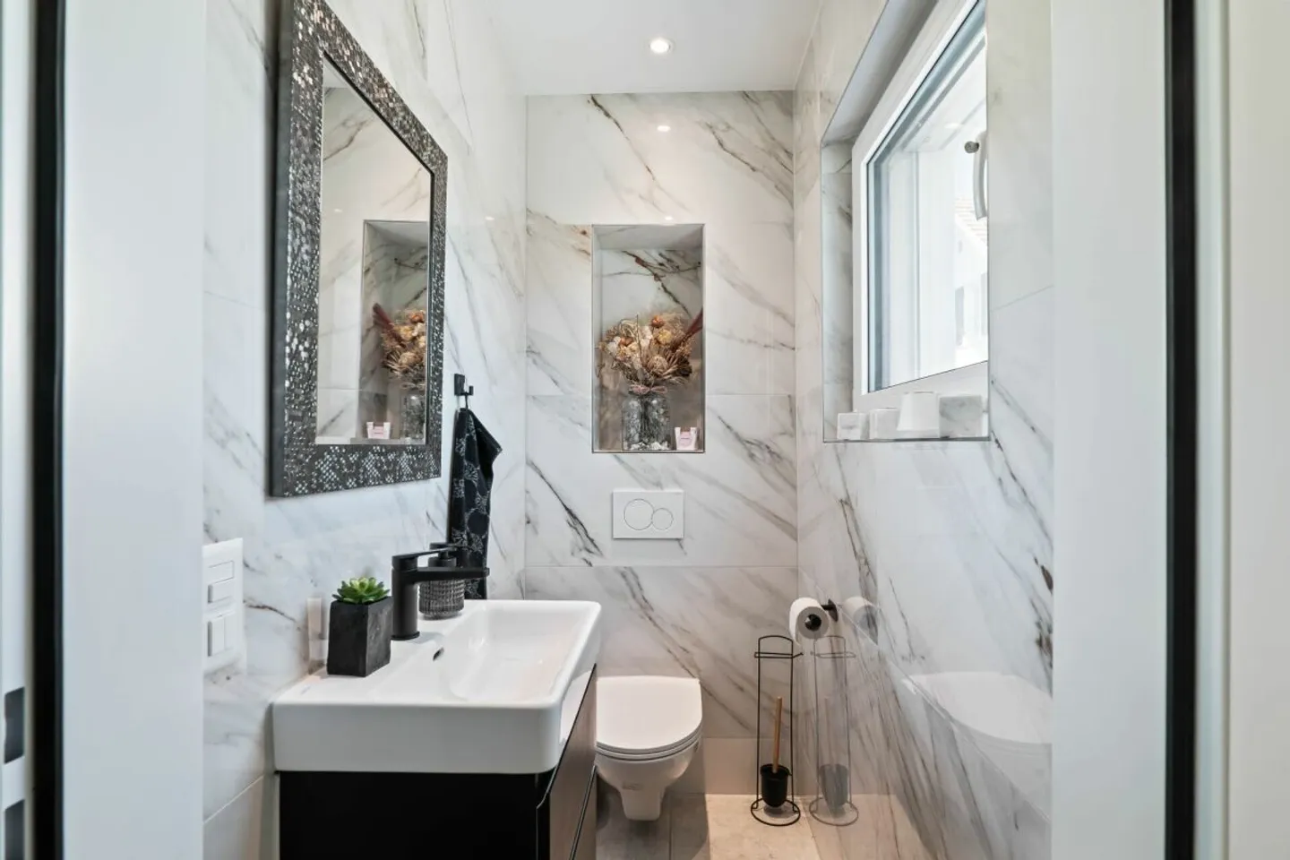 Newly built corner townhouse in a central location - Photo 8 of 13