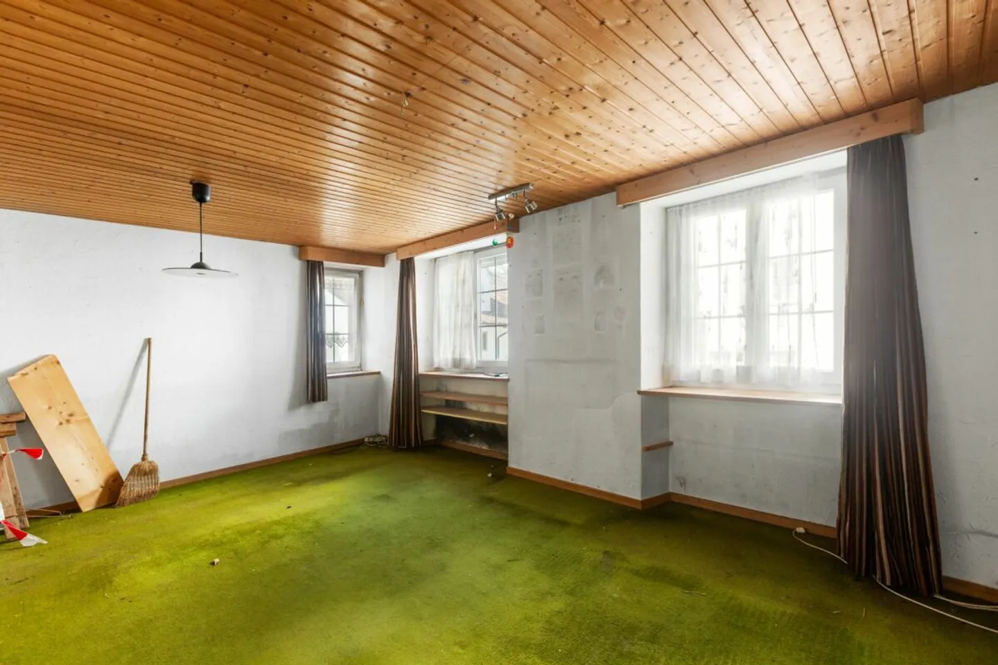 Casa a schiera di 6 stanze da ristrutturare con potenziale di ampliamento - Foto 3 di 13