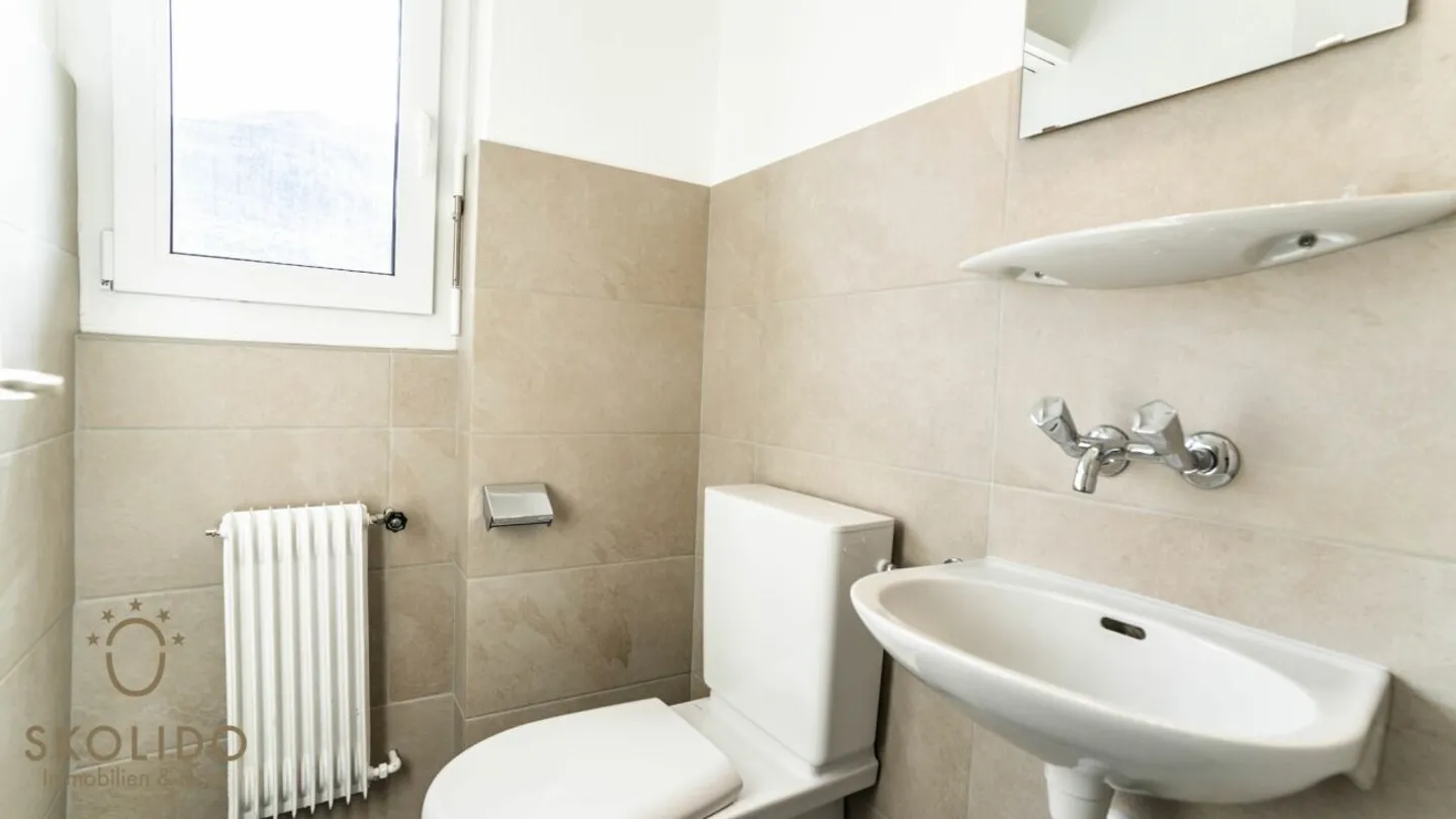 Sunny and renovated 4.5-room apartment with unobstructed panoramic views - Photo 7 of 13