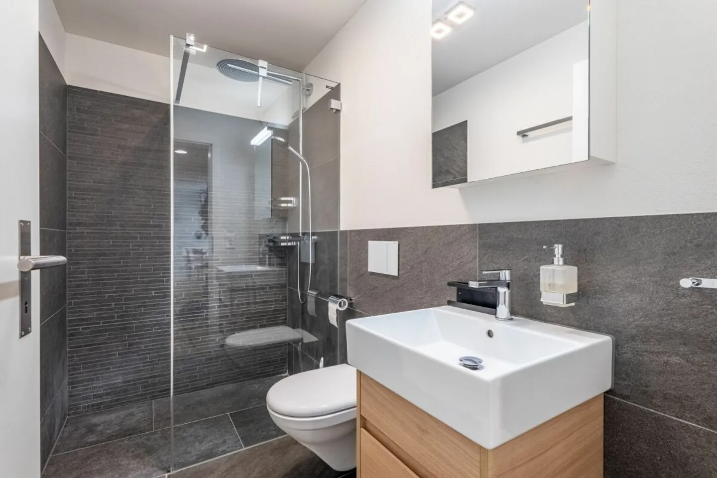 Dream garden apartment with unobstructed views - Photo 4 of 12