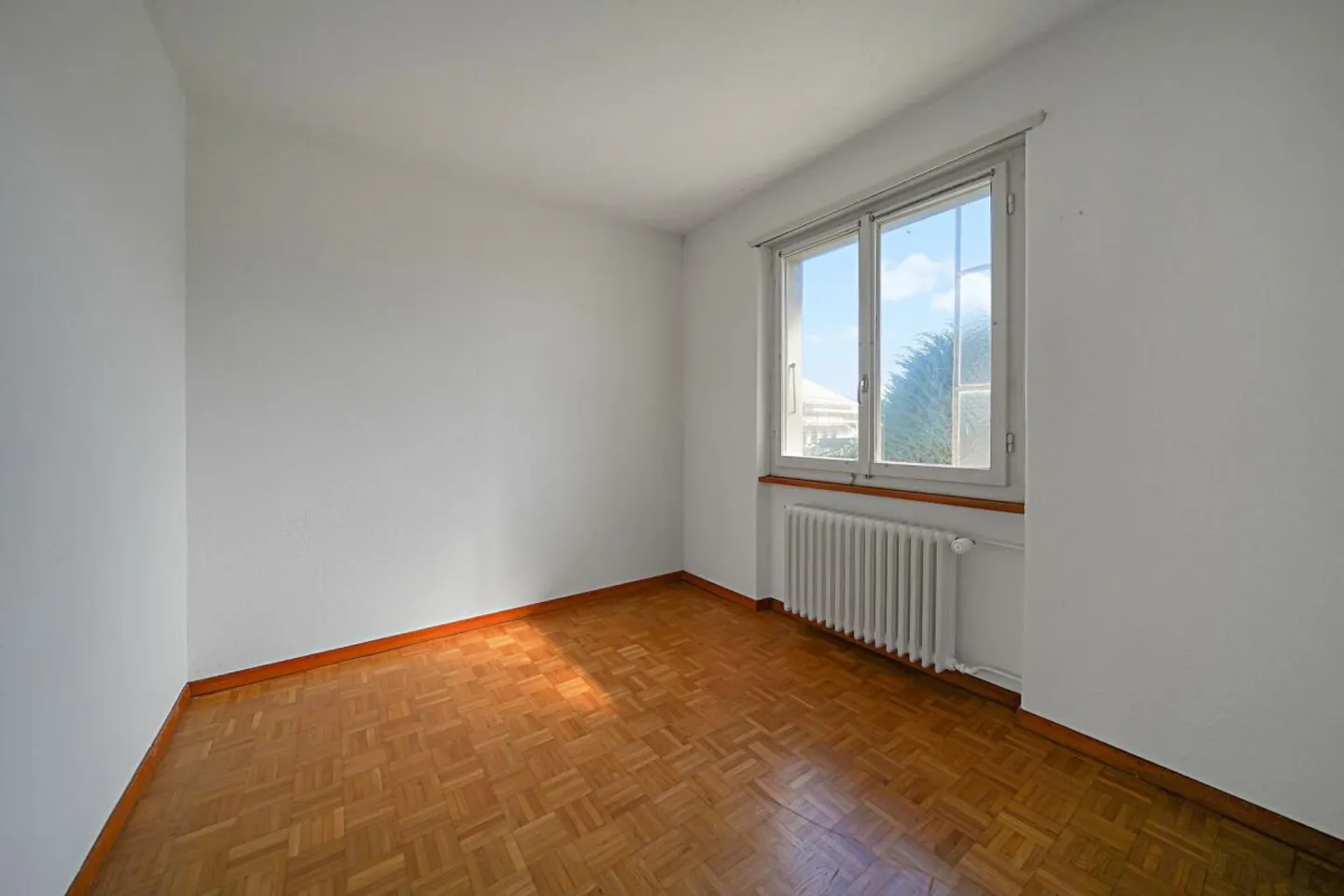 Freistehendes 5-Zimmer Einfamilienhaus an toller Lage in Meikirch - Foto 7 von 13