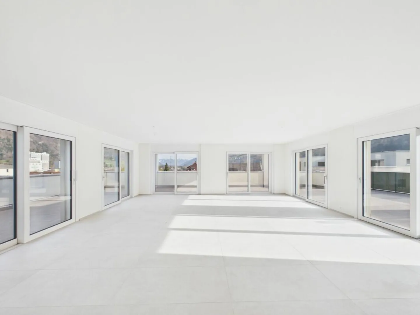 Einmalige Attika-Kaufgelegenheit - 197 m² Panoramaterrasse &amp; 2 TG-Plätze inklusive - Foto 7 di 13