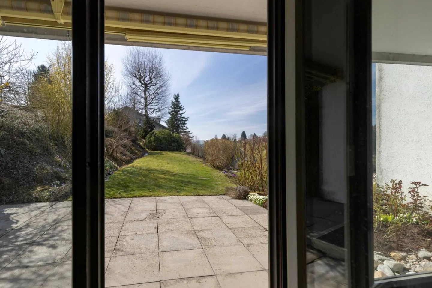Maison individuelle de 5,5 pièces au bord de la forêt, 141 m², CHF 1'140'000.- - Photo 3 sur 13