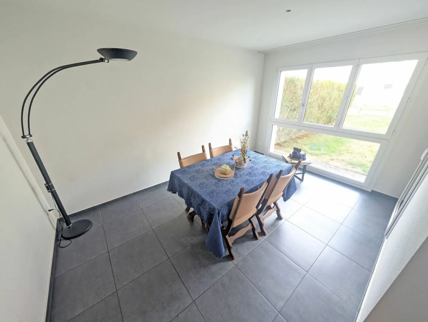 Bright garden apartment in the sought-after "Diamant" development - Photo 4 of 13