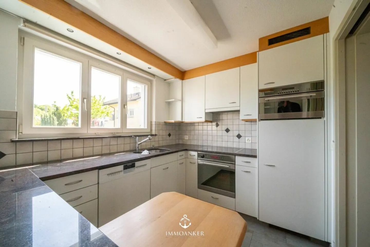 Affascinante casa unifamiliare di 7 stanze con giardino, terrazza e potenziale per appartamento indipendente a Uzwil - Foto 8 di 13