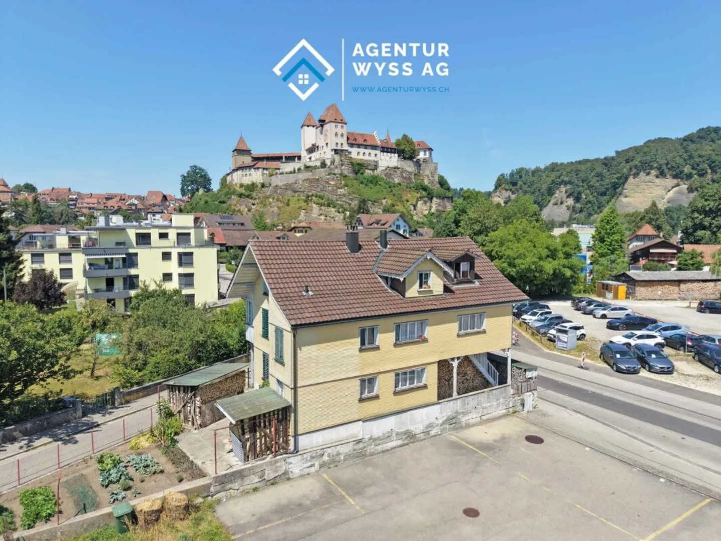 Wohnen mit Schlossblick in Burgdorf - Photo 1 of 13
