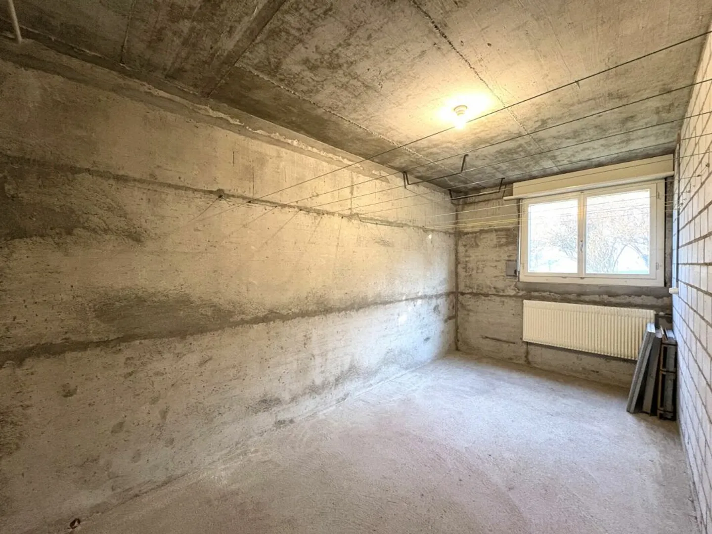 Renovationsbedürftiges Einfamilienhaus mit viel Potenzial und grossem Umschwung - Photo 9 of 13